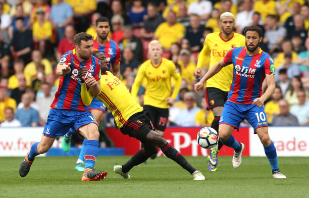 以其中一名 以其中一名